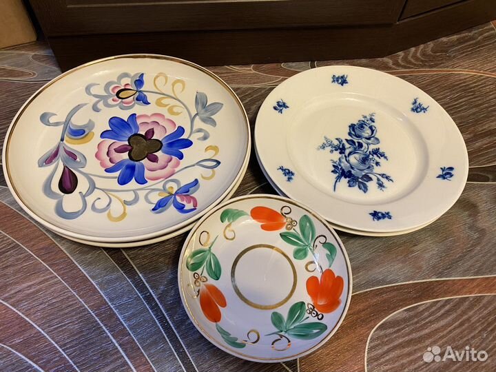 Тарелки фарфоровые