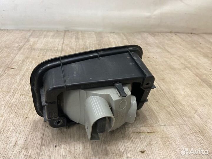 Фонарь противотуманный задний правый Mitsubishi