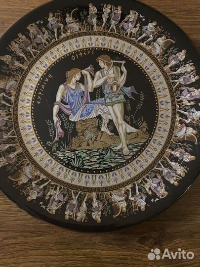 Продаю сувенирные старинные тарелки и статуэтки