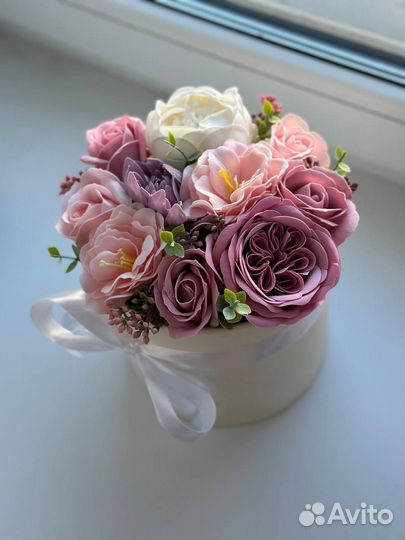 Букет из мыла в шляпной коробке