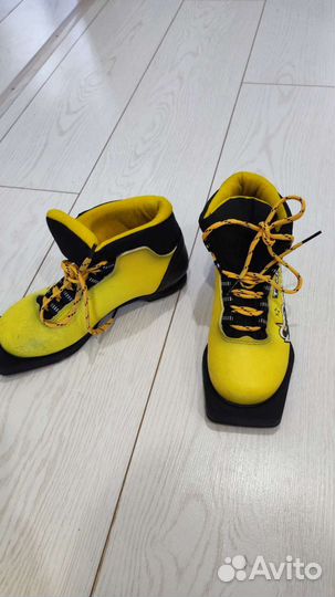 Лыжные ботинки