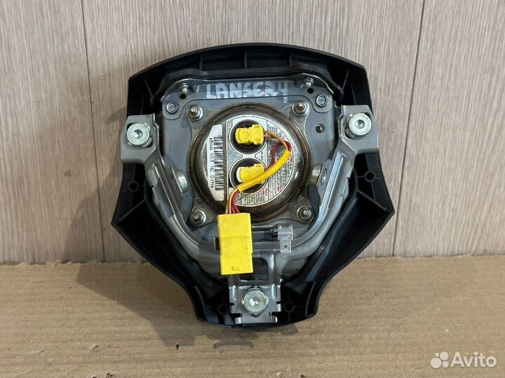 Подушка безопасности в руль Mitsubishi Lancer 10