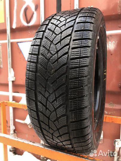 Goodyear UltraGrip Performance Gen-1 235/55 R17