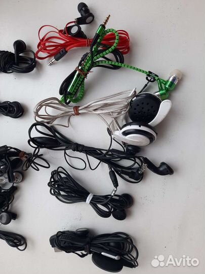 Гарнитуры (наушники с микрофоном) от устройств