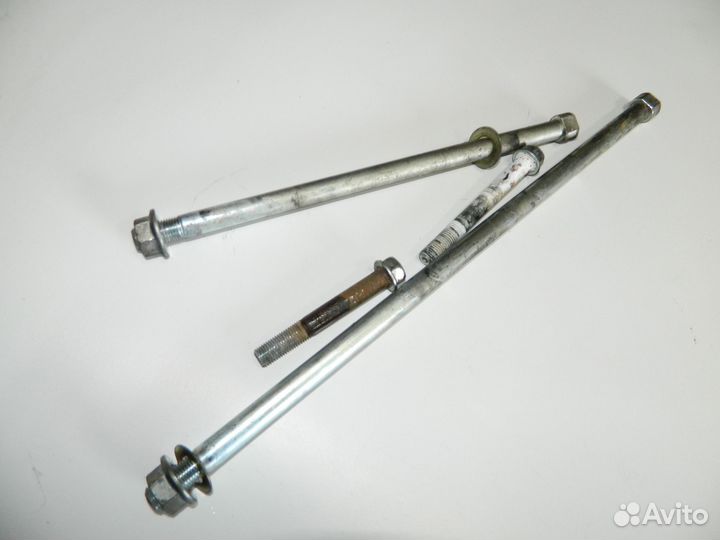 Шпилька крепления двигателя, Honda VTR 1000 F 1999