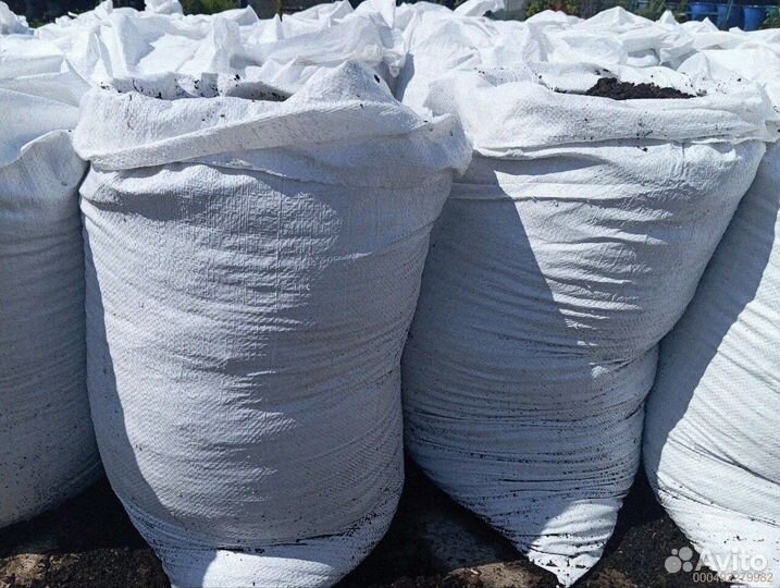 Плодородная земля в мешках