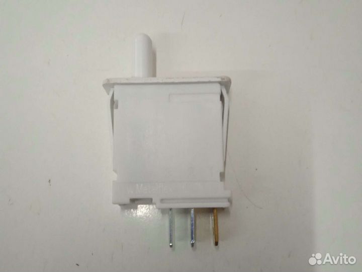 Кнопка выключения света холодильника