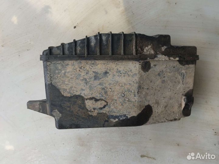 Резонатор воздушного фильтра Рено лагуна 1