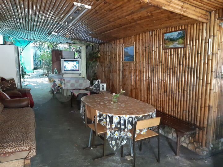 Комната 18 м² в 8-к., 1/2 эт.