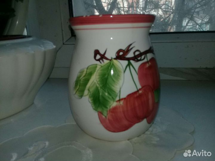 Фужеры, рюмки, кувшин, ваза 