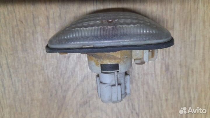 Поворотник в крыле Nissan Almera Classic