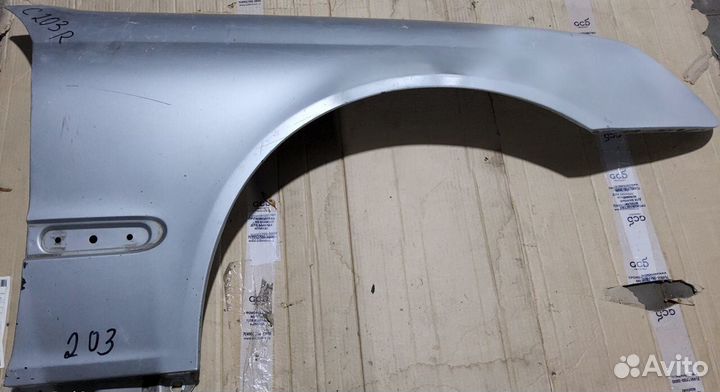Крыло переднее правое Mercedes W203