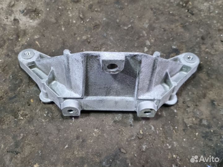 Кронштейн распорок BMW X5 F15 бмв Х5 Ф15