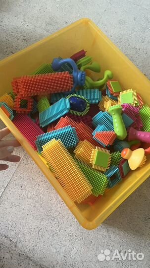 Конструктор игольчатый battat с контейнером 73 шт