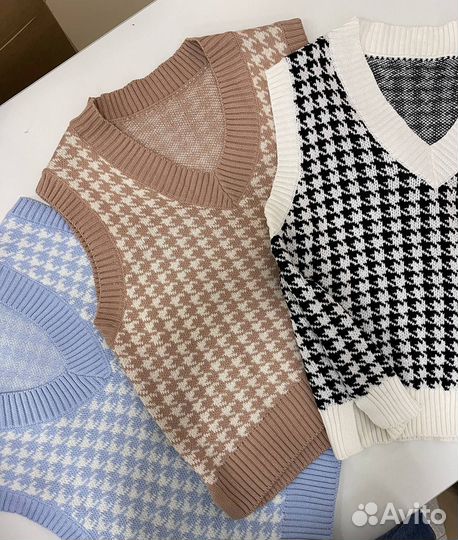 Жилетка новая в трёх цветах