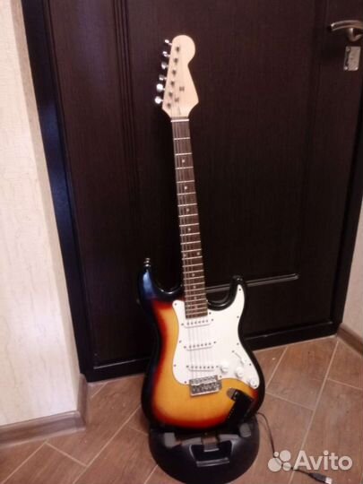 Электрогитара и усилитель для наушников