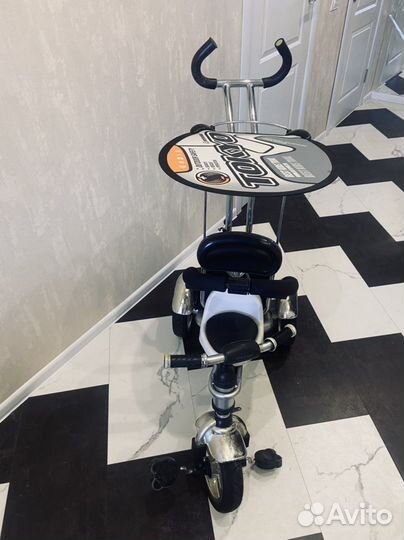 Велосипед с ручкой черный