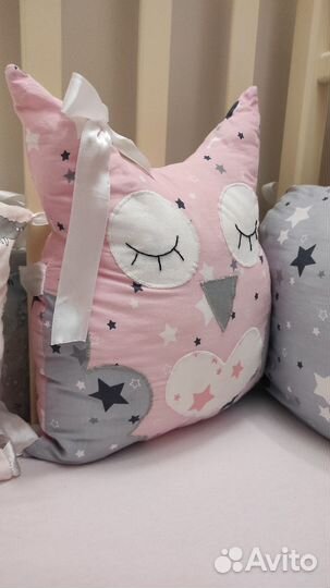 Бортики игрушки подушки в детскую кроватку