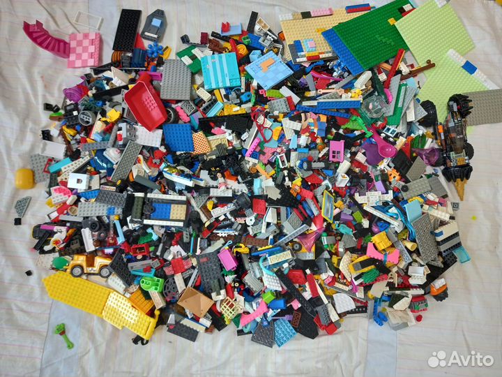 Lego детали россыпью много)