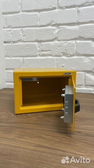 Сейф металлический