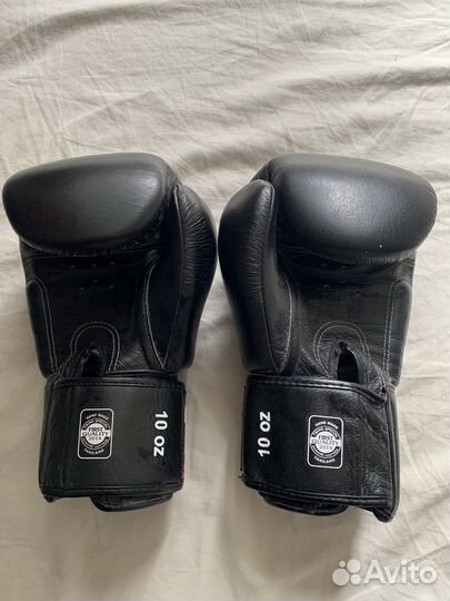 Боксерские перчатки twins 10 oz