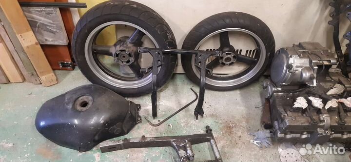 Запчасти на suzuki katana 750