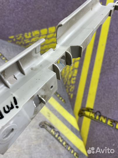 Кронштейн крепления бампера правый Субару Импреза