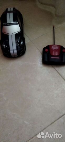 Машина игрушечная на радиоуправлении