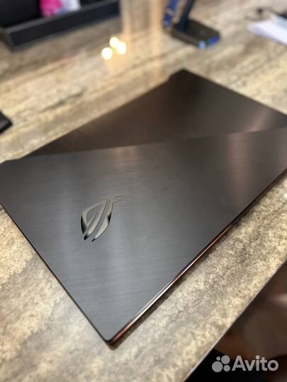 Ноутбук asus ROG ZePhyrus S17