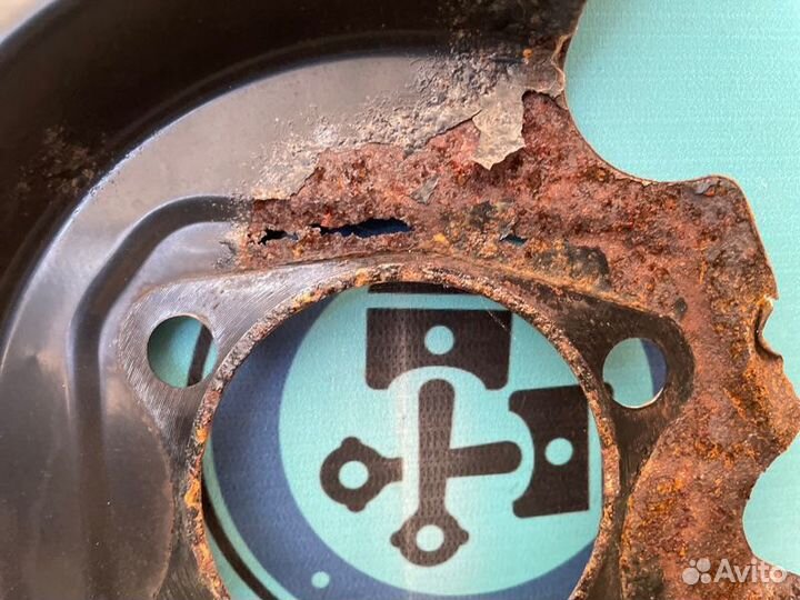 Пыльник тормозного диска задний правый Toyota