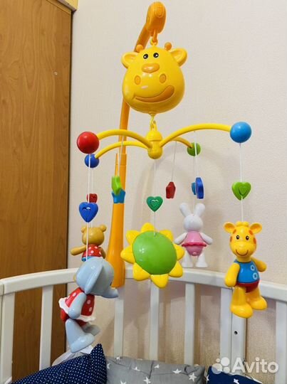 Музыкальный мобиль на кроватку