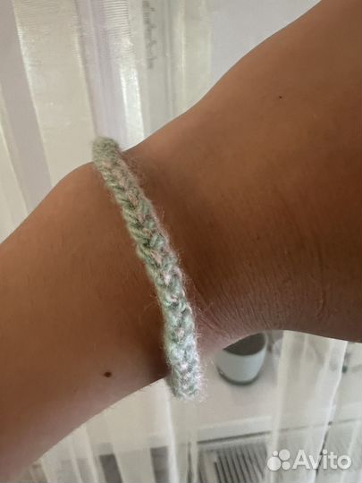 Вязаный браслетик