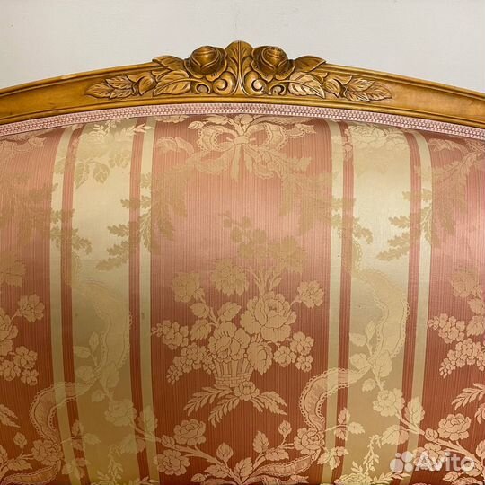 Диван в стиле Louis XV