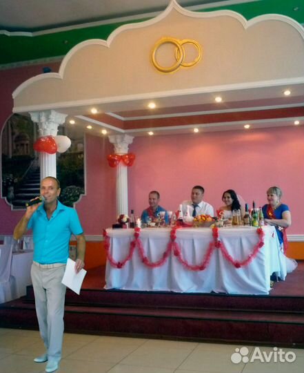 Ведущие праздников, тамада, диджей, певец, караоке