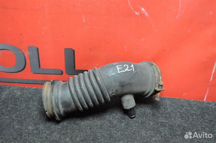 Патрубок воздушного фильтра toyota auris ZRE151