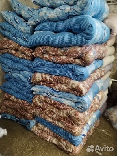 Для рабочих матрасы, одеяло, подушки