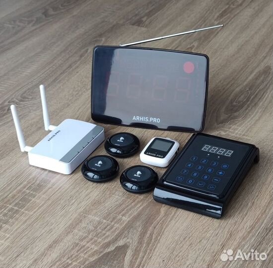 Кнопка вызова официанта, часы, табло, пуль, репите