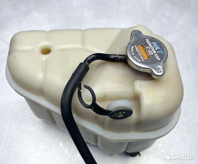 Тойота Превия Бачок расширительный