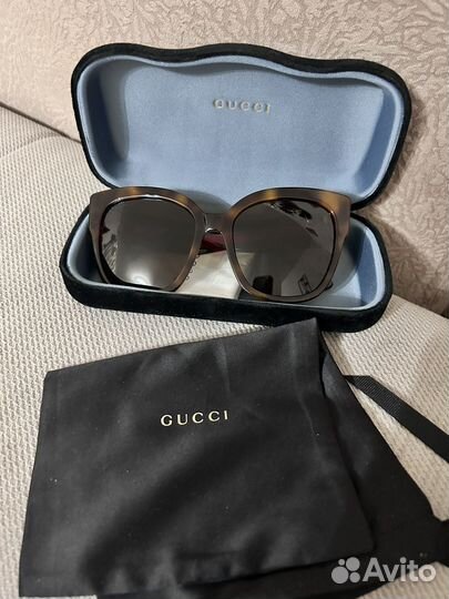 Солнечные очки Gucci