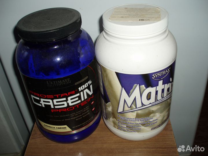 Пластиковые банки с крышкой