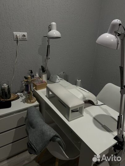 Маникюрный стол бу