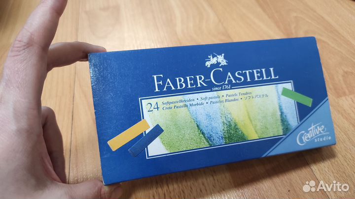 Разная новая бумага и канцтовары