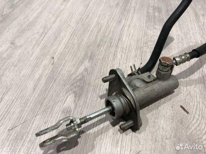 Главный цилиндр сцепления Mitsubishi Lancer 9 2004