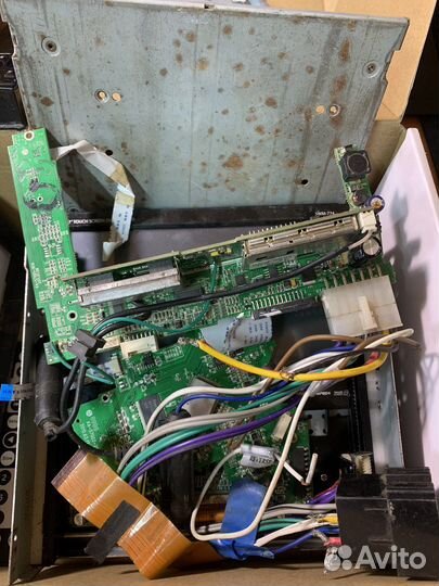 Магнитола с выдвижным экраном на запчасти