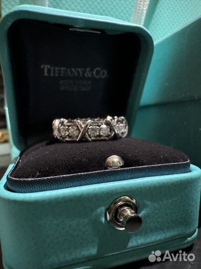 Золотое кольцо Tiffany с бриллиантами В наличии