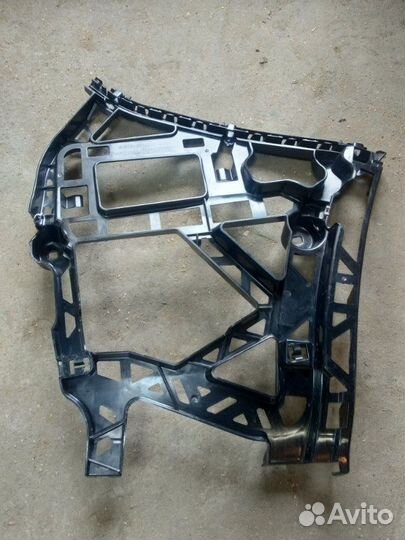 Кронштейн бампера задний правый Mercedes-Benz