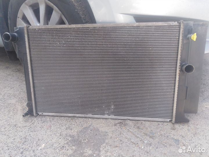 Радиатор охлаждения двигателя Toyota Auris 2007
