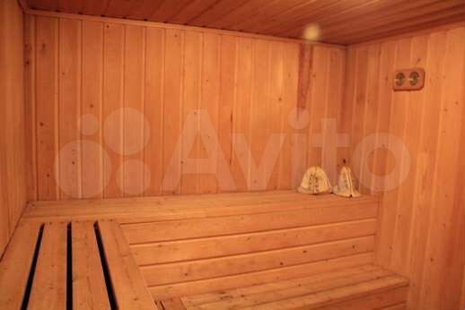 Коттедж 246 м² на участке 10 сот.