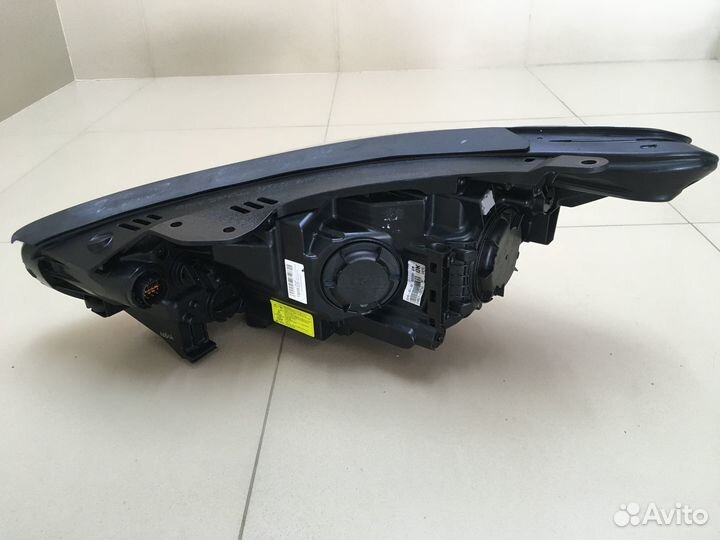 Фара правая ксенон Hyundai Grand Santa-Fe 3