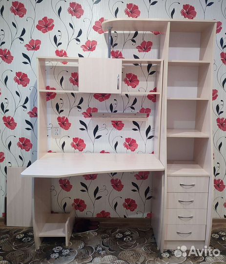 Школьный стол